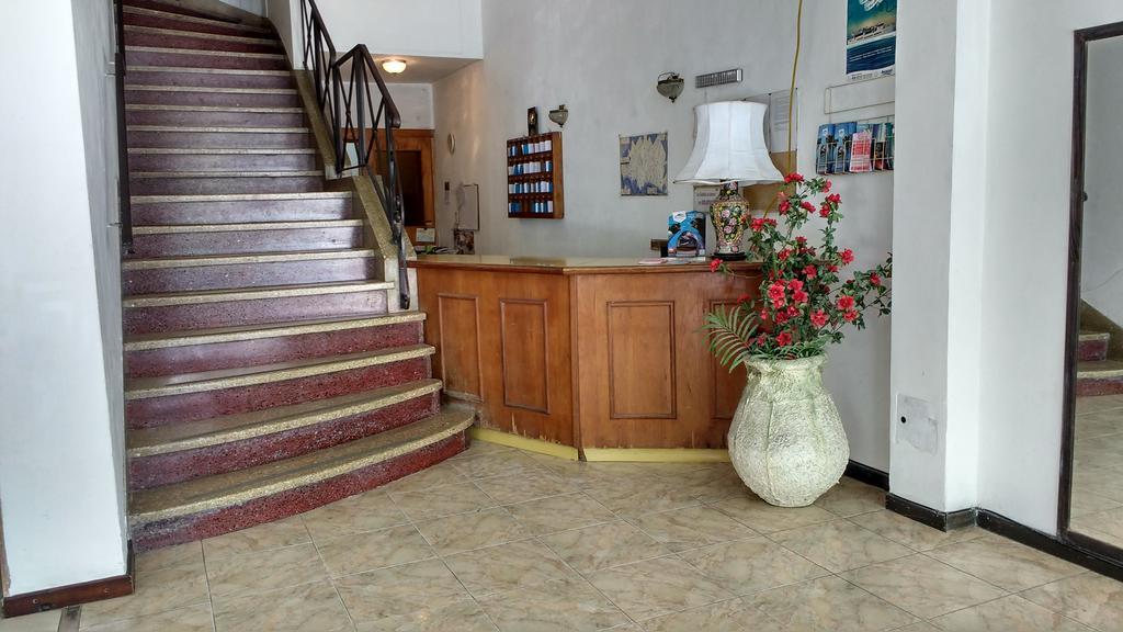 Hotel Lyon Mar del Plata Buitenkant foto